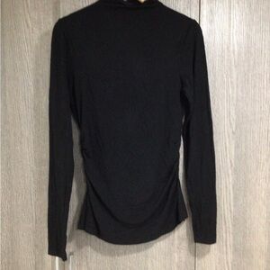 Women's Black Long-Sleeve Slim Fit Top